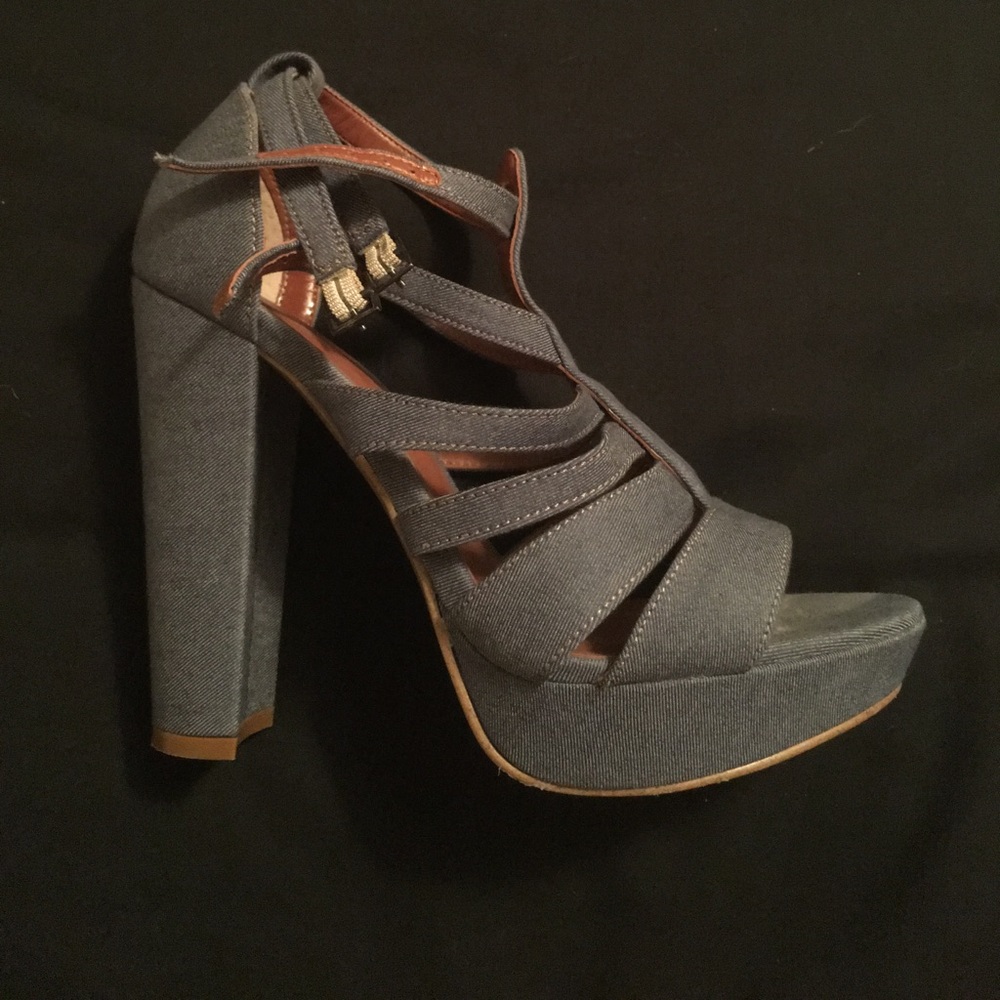 Denim heel sandals !