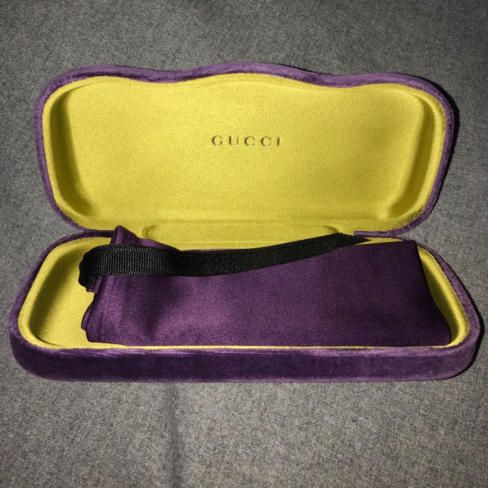 GUCCI sunglass/glass case with silky bag - NEW!