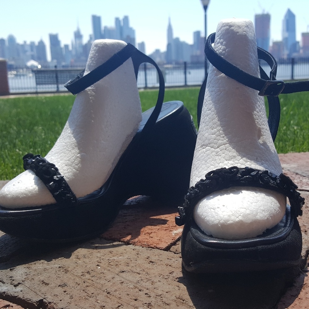 STEPHANE KÉLIAN black floral beaded heel