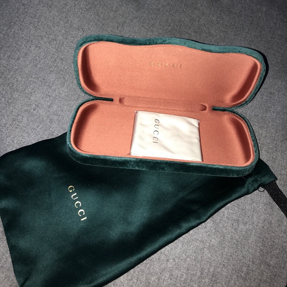 NEW- Hard sunglass GUCCI case w/bag and cloth!