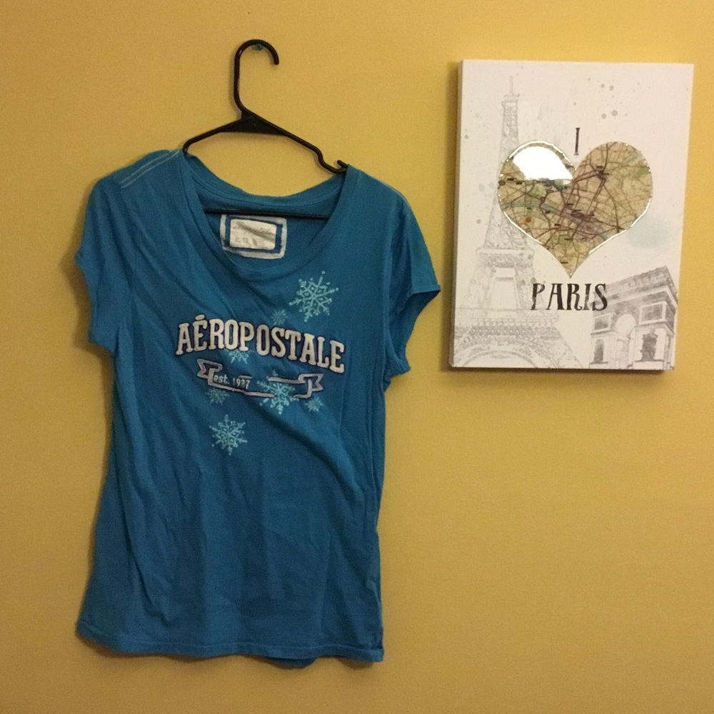 🚨Aeropostale snowflakes top
