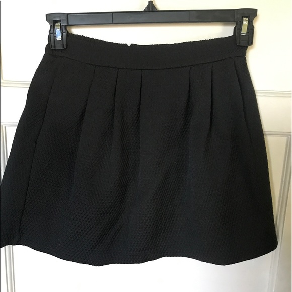 Black Mini Skirt - Hinge - XS - Picture 3 of 4