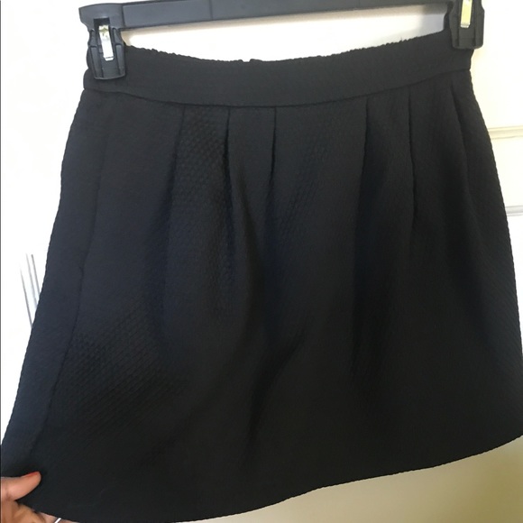 Black Mini Skirt - Hinge - XS - Picture 4 of 4