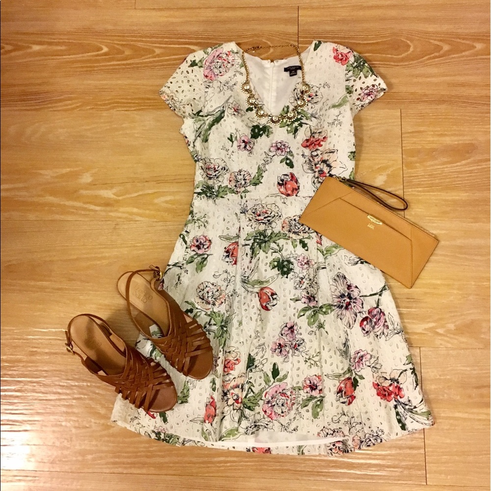 ANN TAYLOR: 💐 floral eyelet flare dress