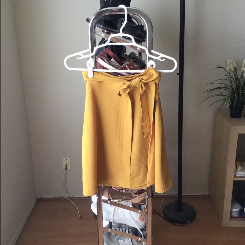 NWT American Apparel Mustard Demi Wrap Skirt