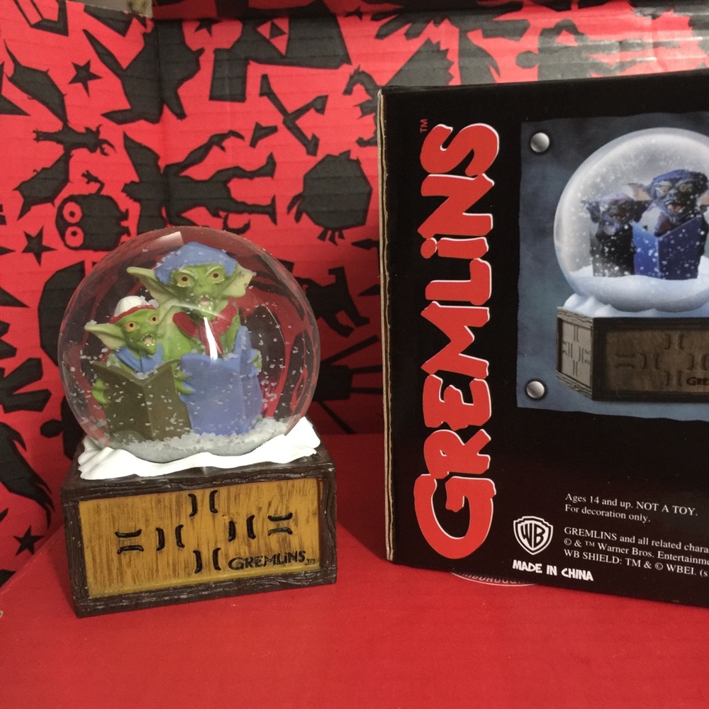 *TRADED* Gremlins Snowglobe