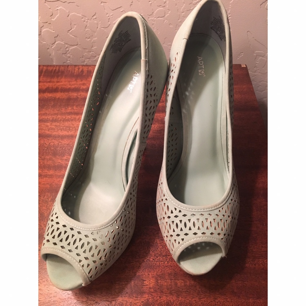 Apt. 9 Lace Cutout Mint Green Heel, Size 9.5.