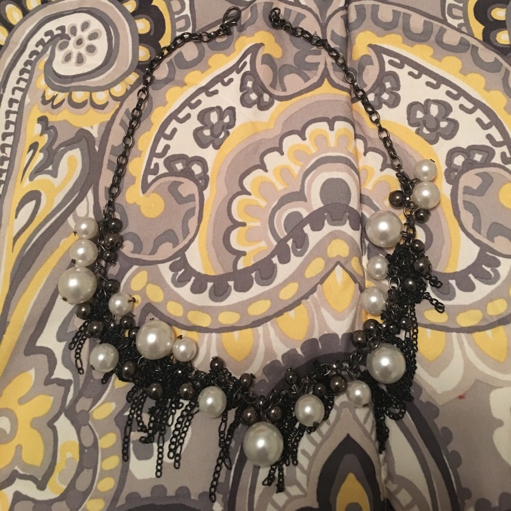 Black and pearl necklace