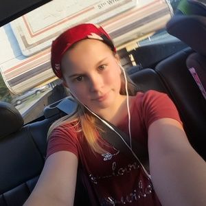 Meet your Posher, Tayler