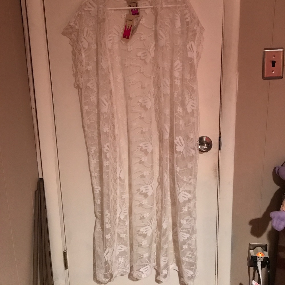 Long white lace covering