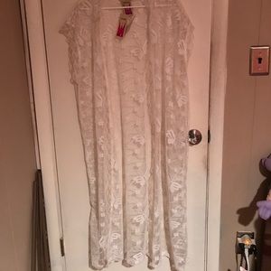 Long white lace covering