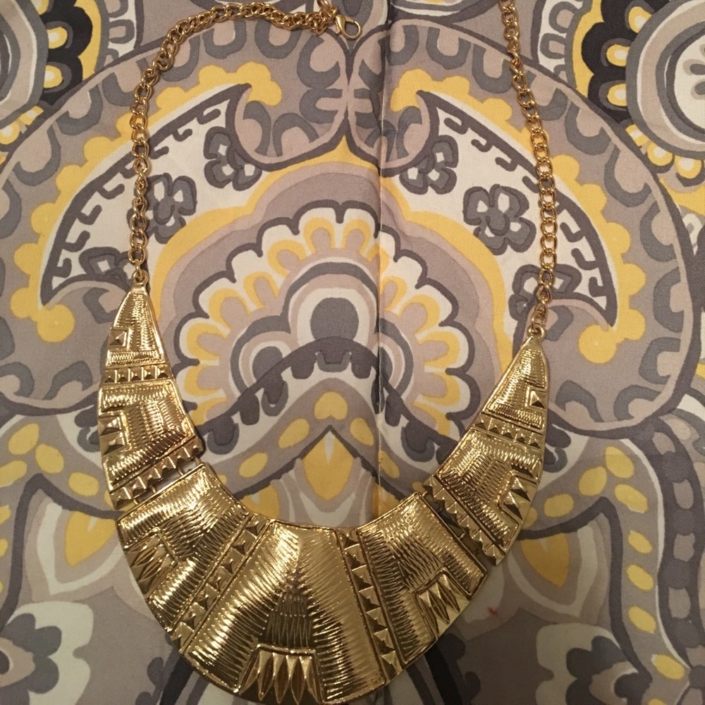 NWOT gold necklace