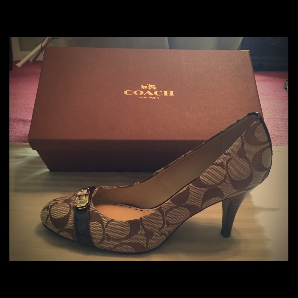 Coach signature pump