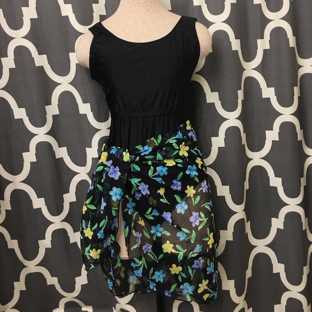 New-Cutout back Nursing swimsuit w/FREE sarong