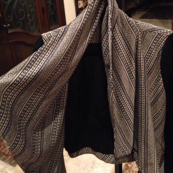 Chic Asymmetrical Jacket - Picture 3 of 4