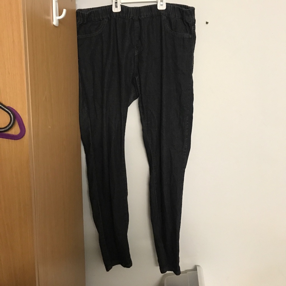 😊 Forever 21 black jeggings