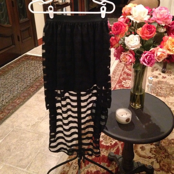 BRAND NEW High-low skirt - Picture 1 of 2
