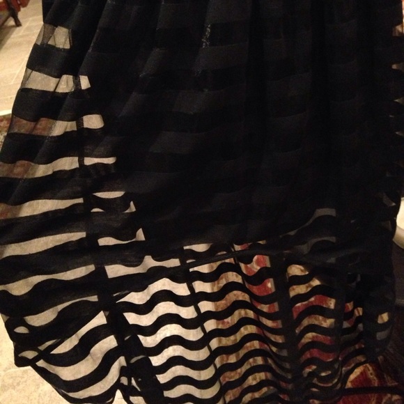 BRAND NEW High-low skirt - Picture 2 of 2