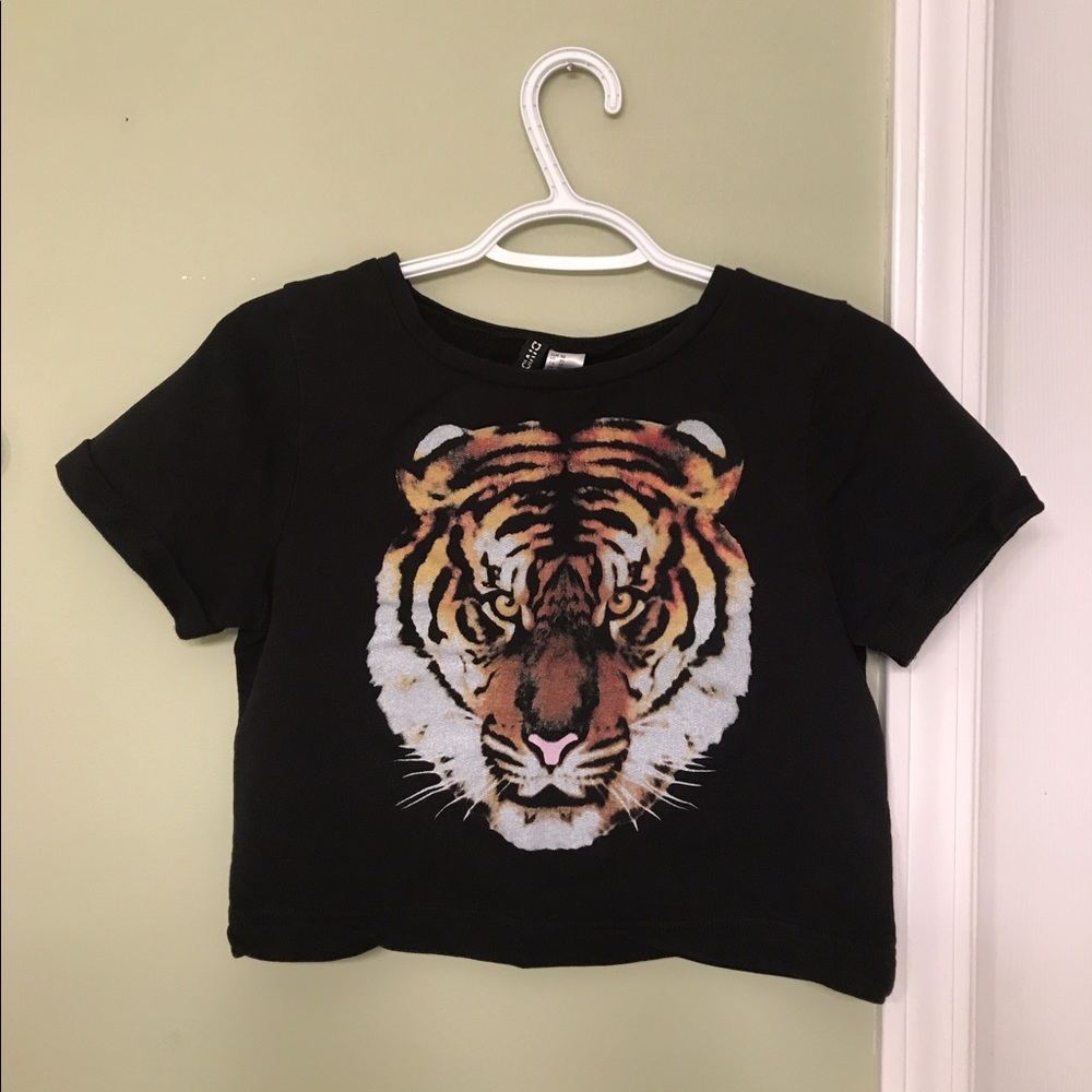 H&M Divided Tiger Crop Top