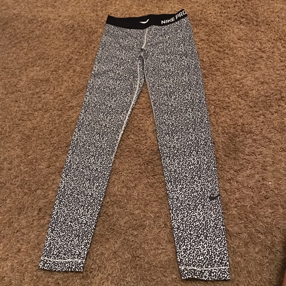 NWOT Nike Pro leggings