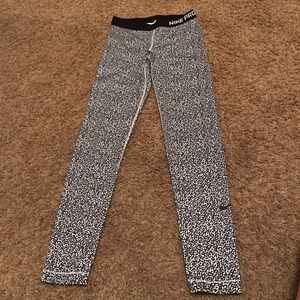 NWOT Nike Pro leggings