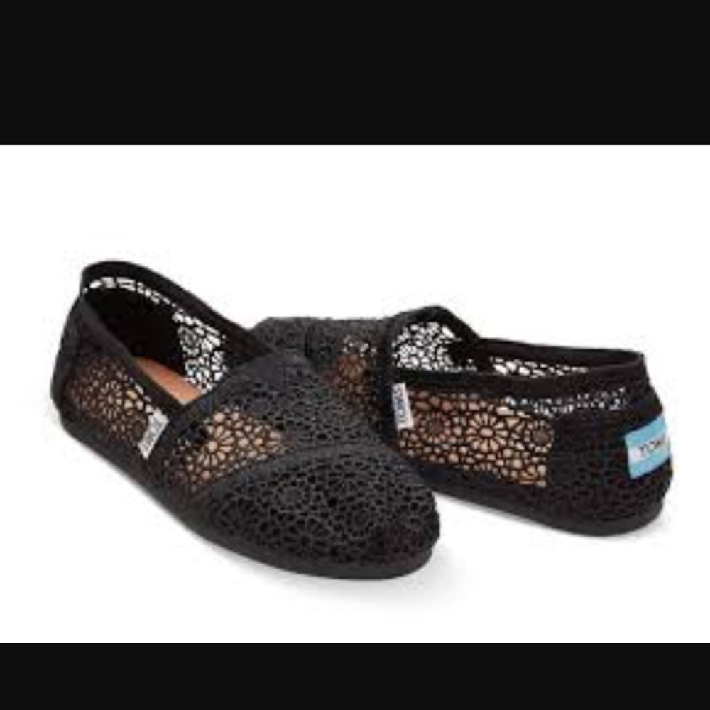 I'm selling toms shoes!