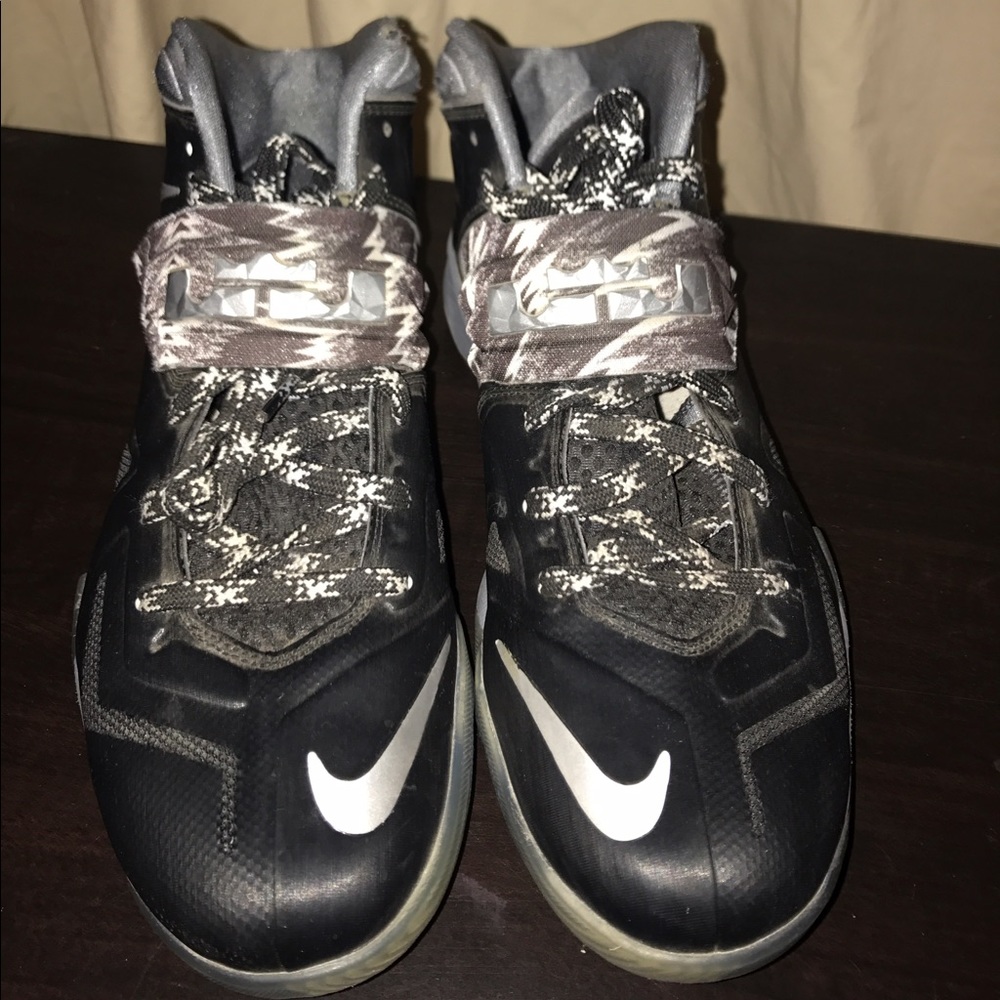 Great Condition Basketball Shoes (O2O)