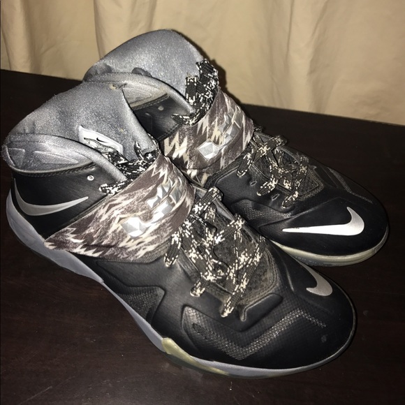 Great Condition Basketball Shoes (O2O) - Picture 2 of 6