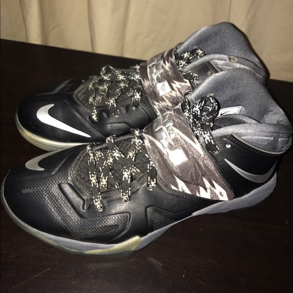 Great Condition Basketball Shoes (O2O) - Picture 3 of 6