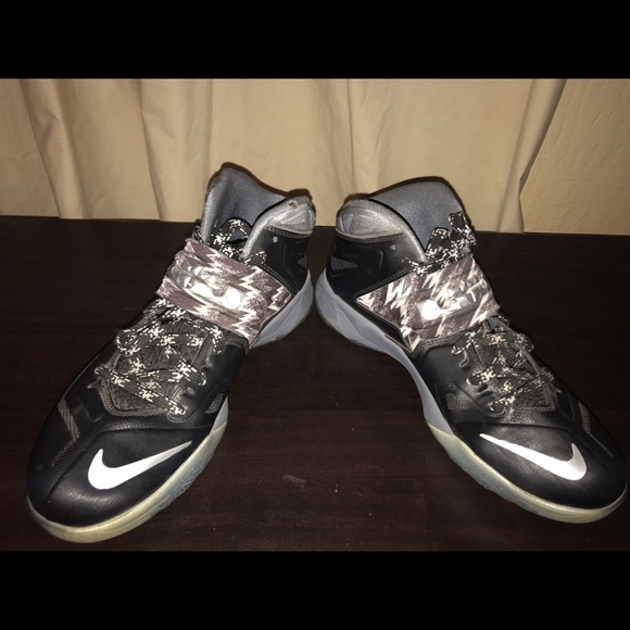 Great Condition Basketball Shoes (O2O) - Picture 4 of 6