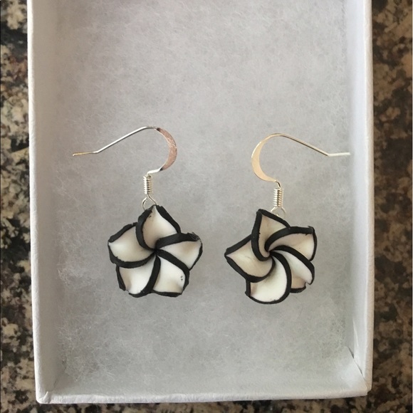 Cute Little Plumeria Earrings - Picture 1 of 1