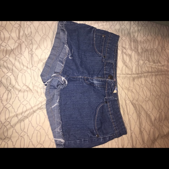 Shorts - Picture 2 of 3