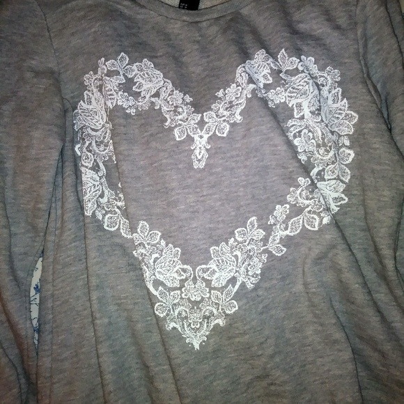 H&M heart sweater size medium - Picture 2 of 4