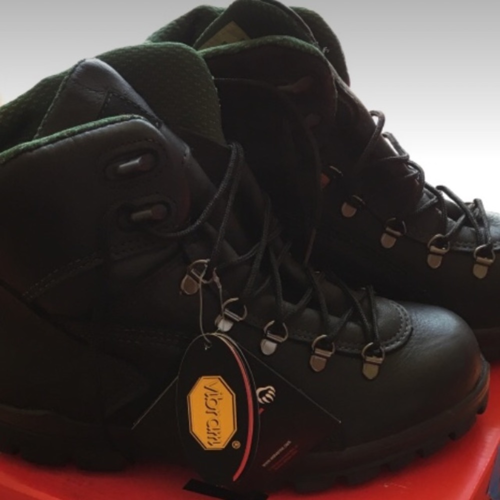 NWT Wolverine Tacoma-Steel Boots