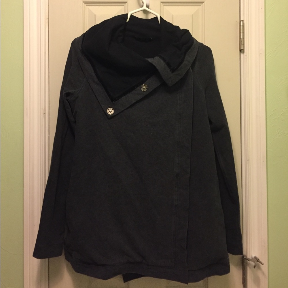 Lululemon button up shrug/wrap