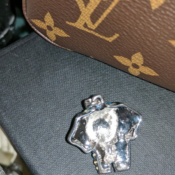 NWOT Crystal Elephant w/sterling Silver chain - Picture 3 of 5