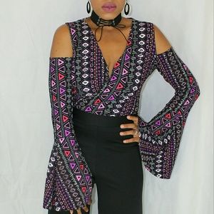 💖HP💖🛍SALE🛍Aztec Printed Cold Shoulder Crop Top