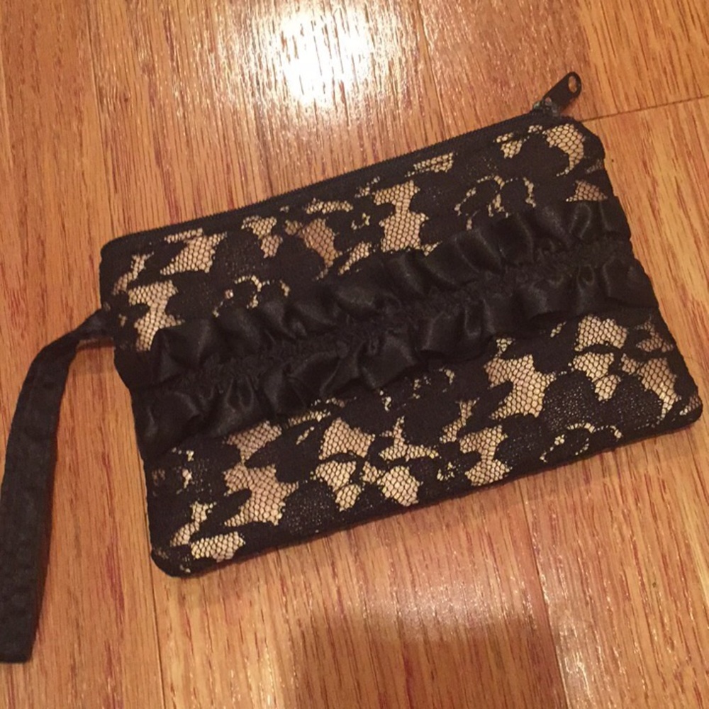 Cosmetic clutch
