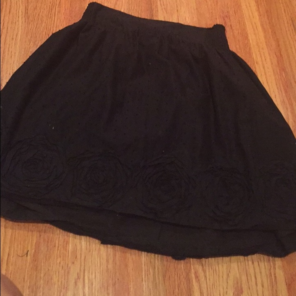 Black rose detailed skirt