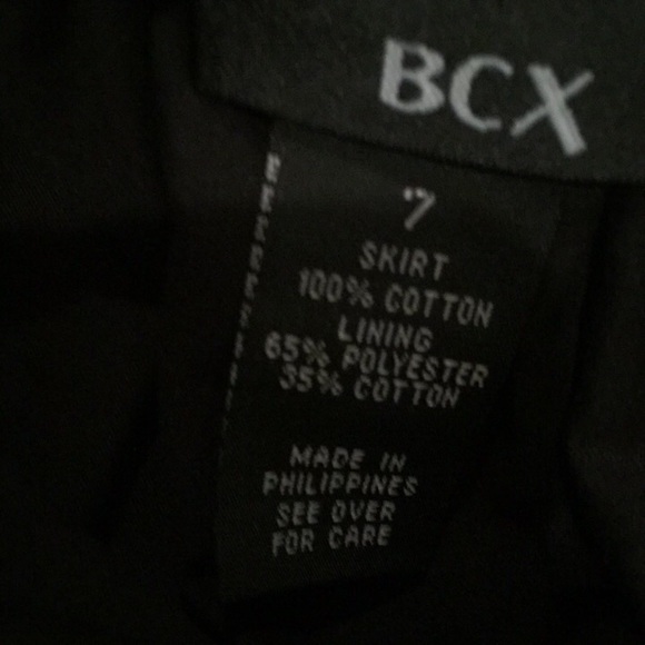 Black rose detailed skirt - Picture 2 of 2