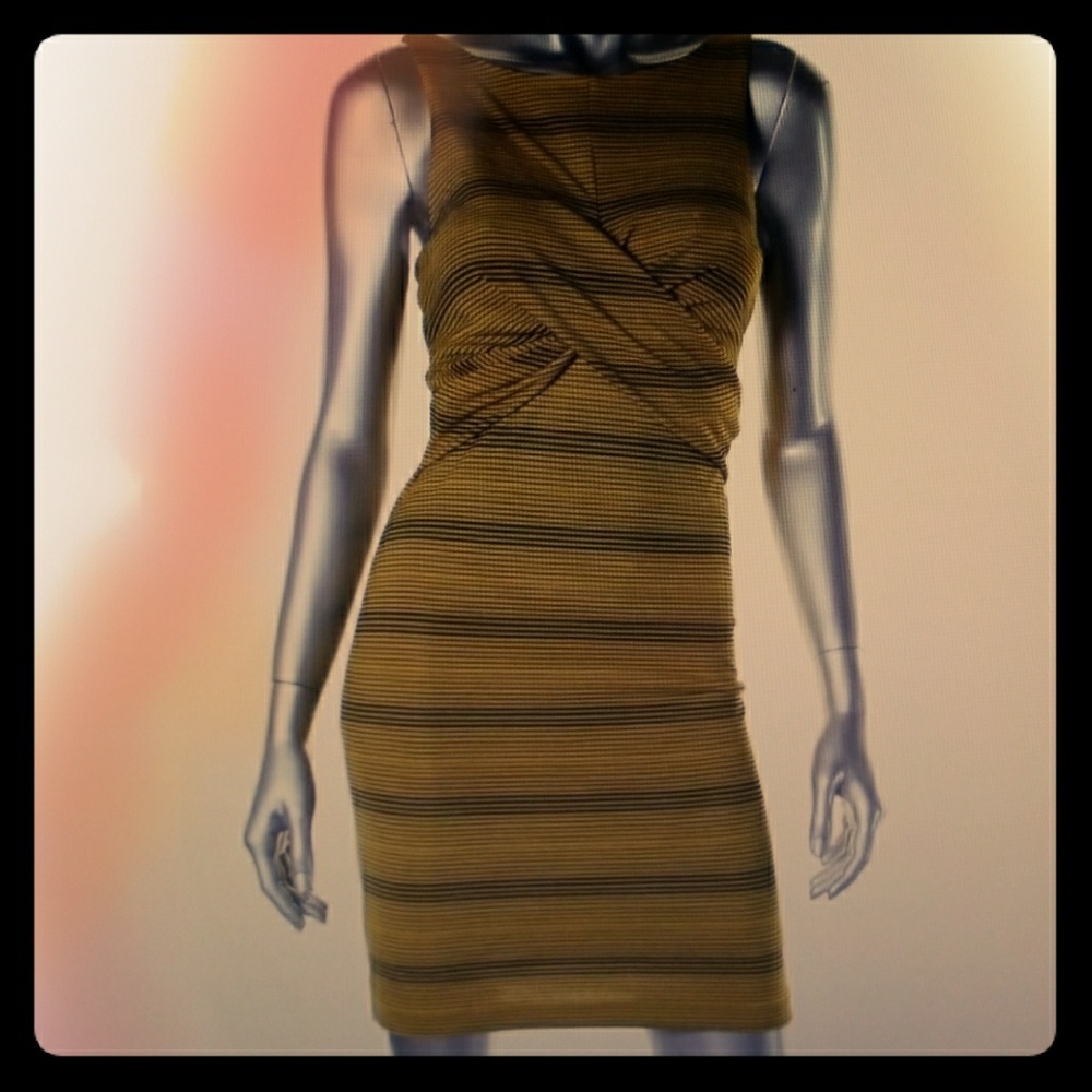 New! Sleeveless Yellow & Black Straight Dress