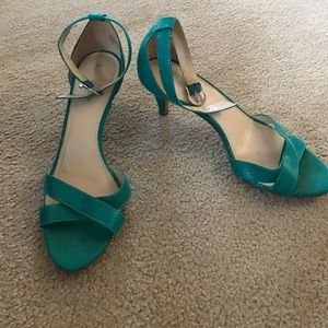 Strappy summer sandals with heel.