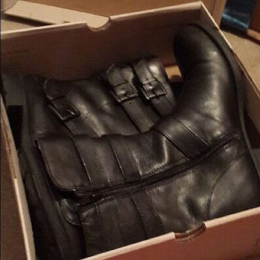 Black boots size 10