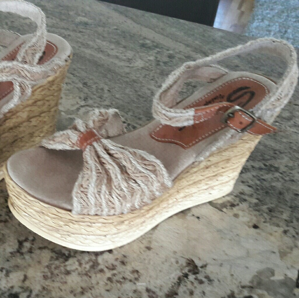 Sbicca platform sandals