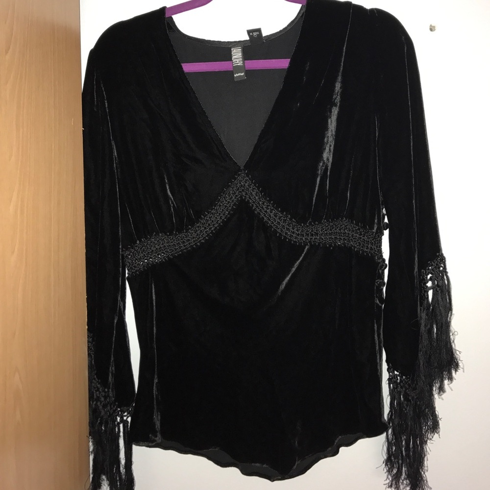 😊 Laundry by Shelli Segal velvet top