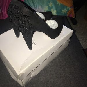 Nine West Suede pumps