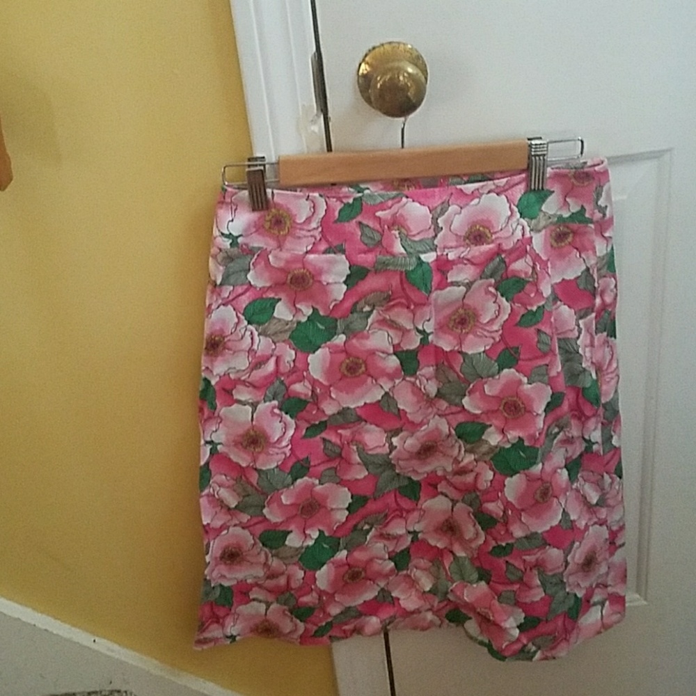 REDUCED!!  Pretty pink floral skirt <3