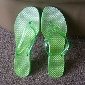 Green rubber beach slippers size 8