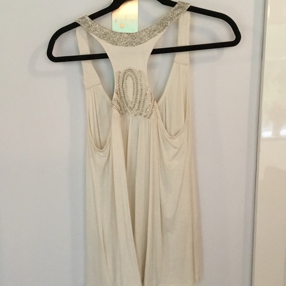 Cream tank with a bit of bling! - Picture 3 of 3