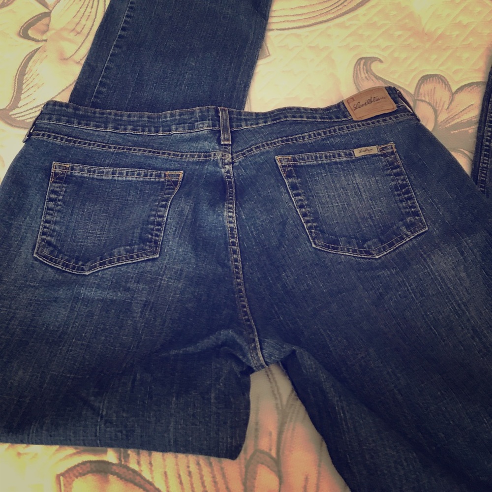 Levi's Low Rise boot cut. Signature Collection.